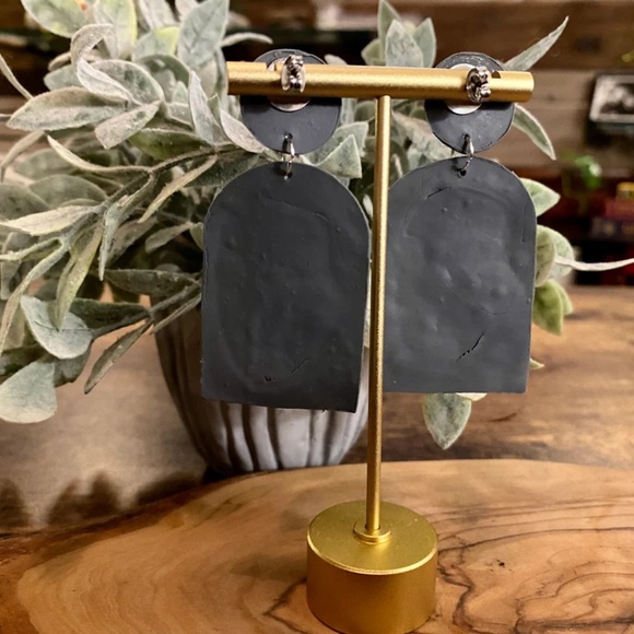 Handmade Clay Earrings | Face Outline Statue | Solid Grey | Push Backs - Picture 4 of 11